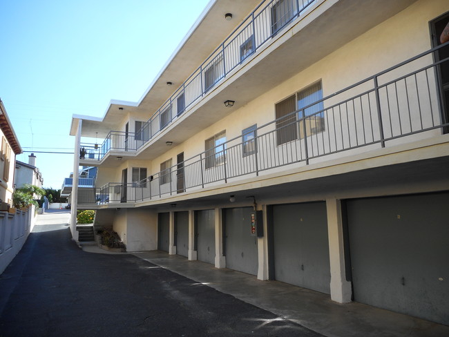 2209 Carnegie Ln in Redondo Beach, CA - Building Photo - Building Photo