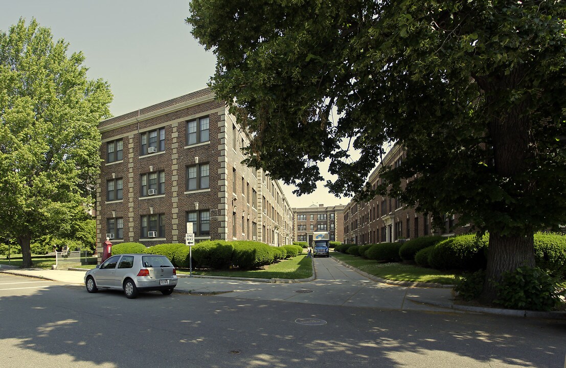 Pleasant in Malden, MA - Foto de edificio