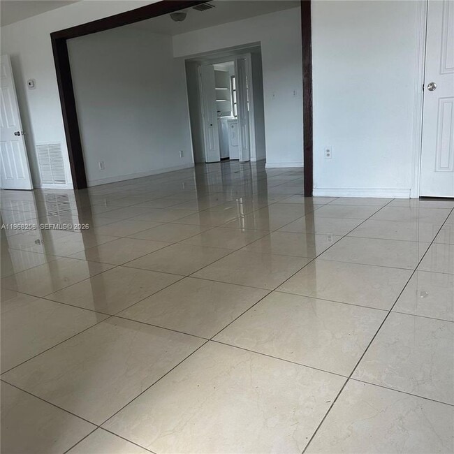 6301 Mayo St in Hollywood, FL - Foto de edificio - Building Photo