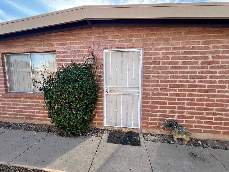 5610 E Glenn St in Tucson, AZ - Building Photo