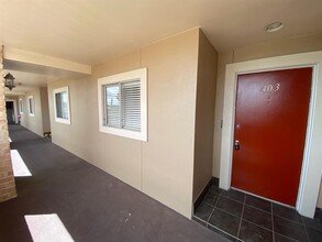 2210 Dorrington St in Houston, TX - Foto de edificio - Building Photo