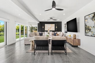 650 69th Ave S in St. Petersburg, FL - Building Photo - Building Photo