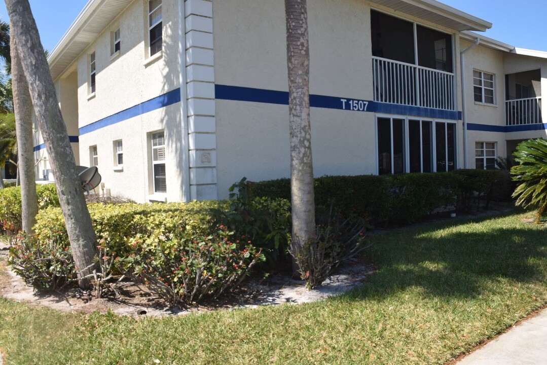 1507 SE Royal Green Cir in Port St. Lucie, FL - Building Photo