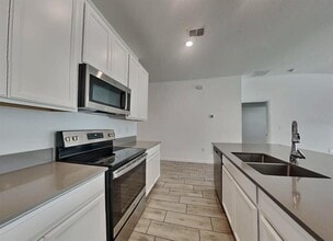 510 Donna Dr in Brandon, FL - Building Photo - Building Photo