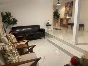 1020 NW 55th St in Miami, FL - Building Photo - Building Photo