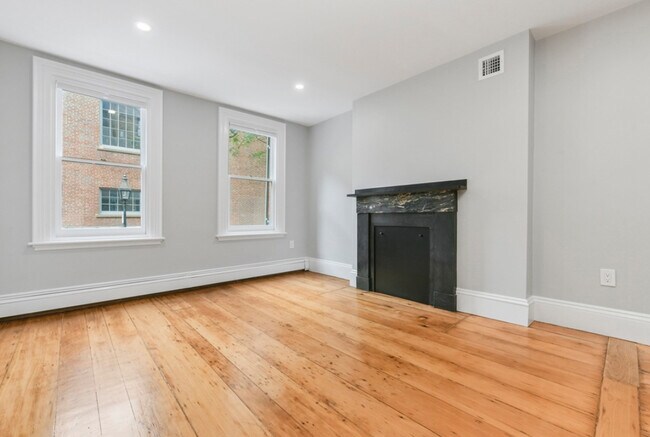 9 Chestnut St, Unit 1 in Boston, MA - Building Photo - Building Photo