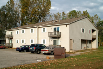 Crosscreeks Apartments in Temperance, MI - Building Photo - Building Photo