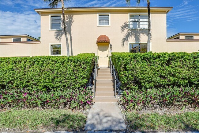 722 10th Ave S in Naples, FL - Foto de edificio - Building Photo