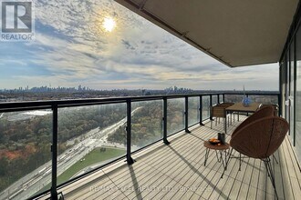 30 Inn On The Pk Dr in Toronto, ON - Building Photo - Building Photo