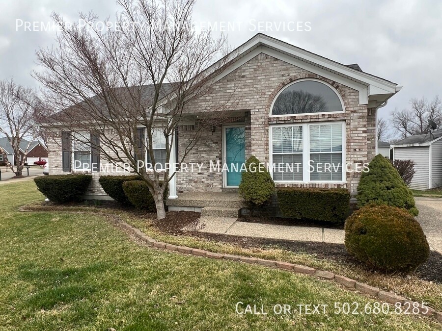 10207 Greenfield Park Rd in Louisville, KY - Foto de edificio
