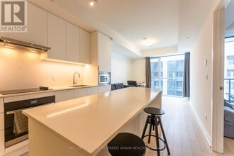 3079 Trafalgar Rd in Oakville, ON - Building Photo - Building Photo