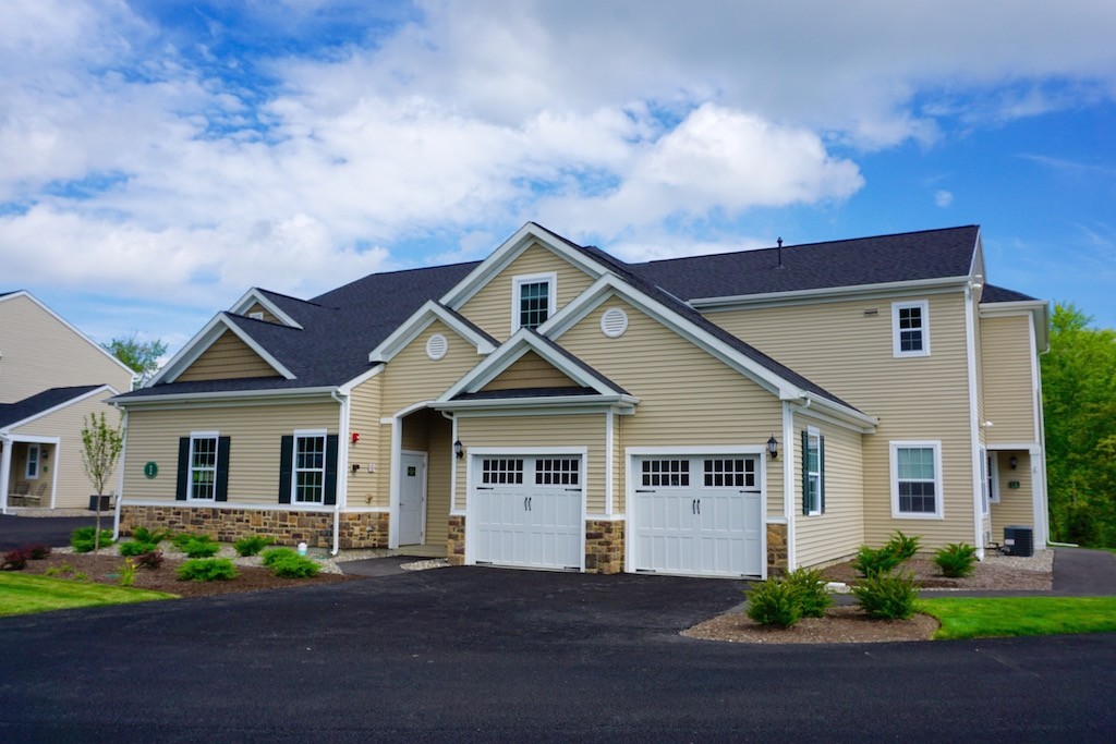 Highland Creek Condominiums in Troy, NY - Building Photo