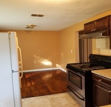 5523 Minosa Cir E in Jacksonville, FL - Foto de edificio - Building Photo