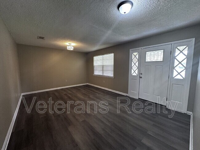 101 S Kern Dr in Gulfport, MS - Building Photo - Building Photo