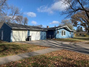 1721 13th St S in Moorhead, MN - Building Photo - Building Photo