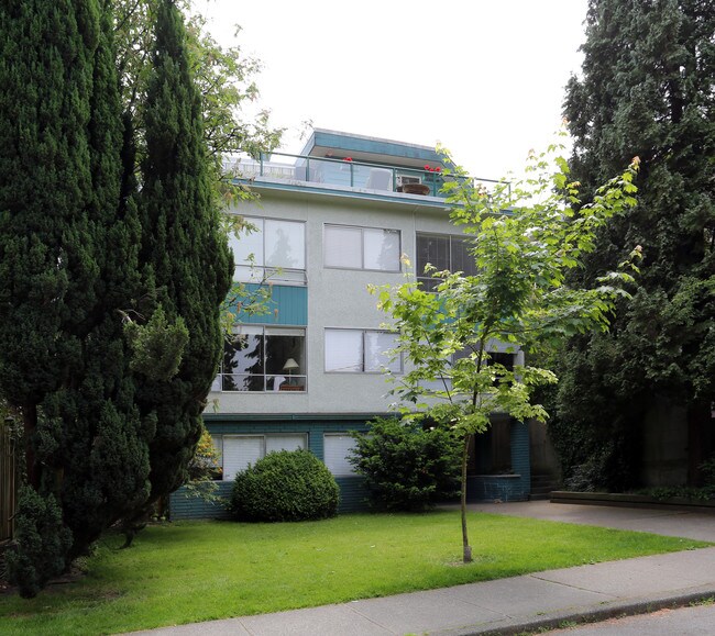 Royal Manor in Vancouver, BC - Building Photo - Primary Photo