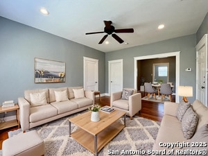 1535 W Woodlawn Ave in San Antonio, TX - Foto de edificio - Building Photo