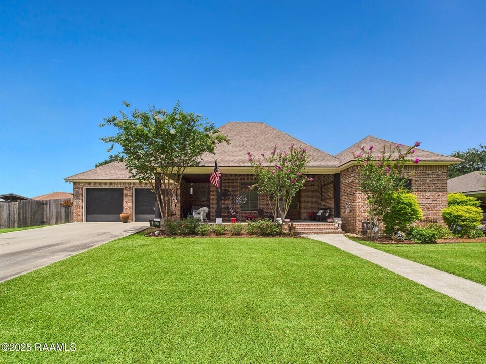 130 Dove Cir in Lafayette, LA - Building Photo