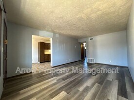 1004 18th St in Belleville, KS - Building Photo