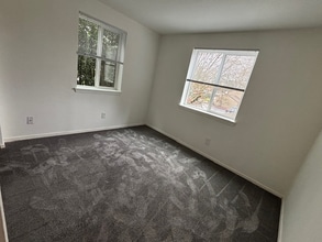 17420 SW Shaw St, Unit 8 in Aloha, OR - Building Photo - Building Photo