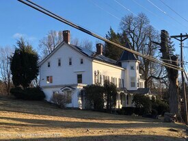 42 Maple Ave in Highland, NY - Building Photo