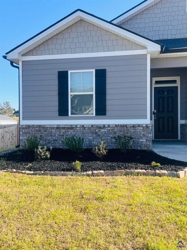 118 Alton Tucker Sr. Boulevard in Bonaire, GA - Building Photo - Building Photo