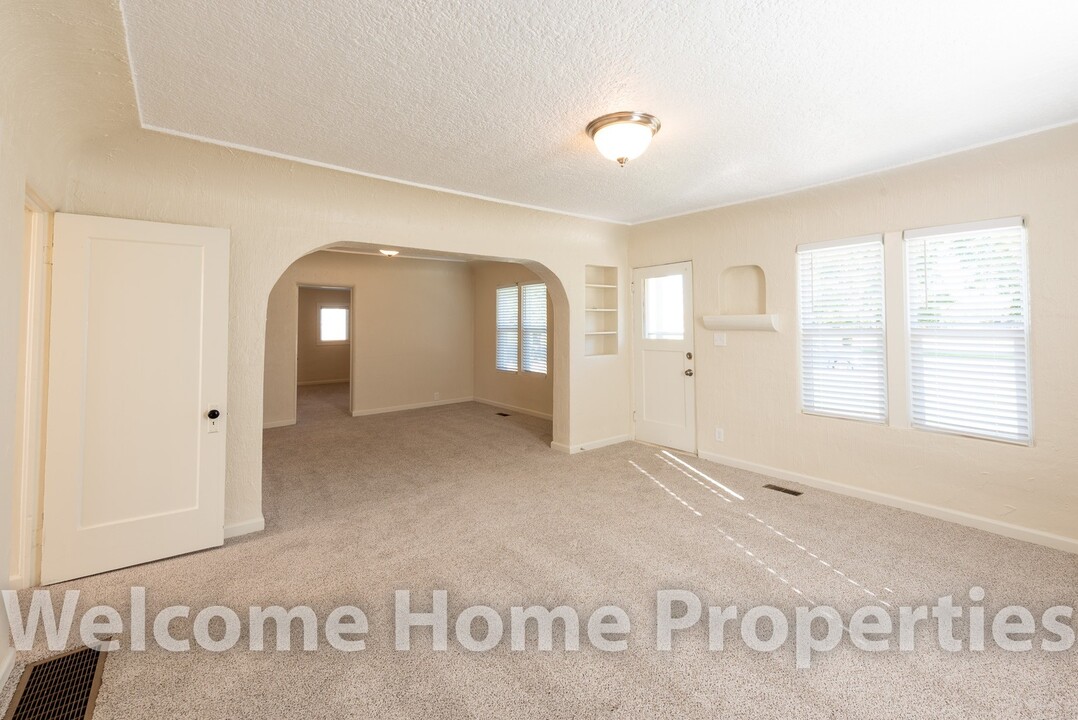 309 SW 6th St in College Place, WA - Building Photo