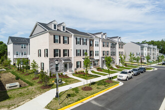 Towns at Andrews Park in Suitland, MD - Foto de edificio - Building Photo