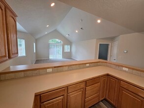 2940 Matt Dr in Eugene, OR - Building Photo - Building Photo