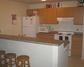 709 West Green Street in Urbana, IL - Foto de edificio - Interior Photo