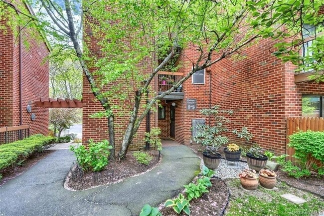 6 Bronxville Glen Dr in Yonkers, NY - Building Photo - Building Photo