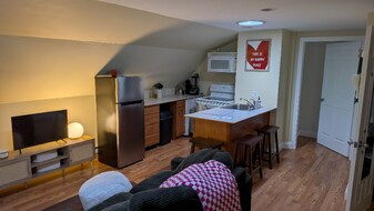 8 Winthrop Ave in Bedford, MA - Building Photo