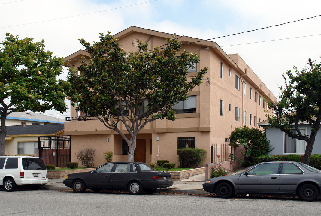 4165 Broadway in Hawthorne, CA - Building Photo