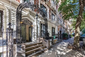 Gramercy Court in New York, NY - Building Photo - Building Photo