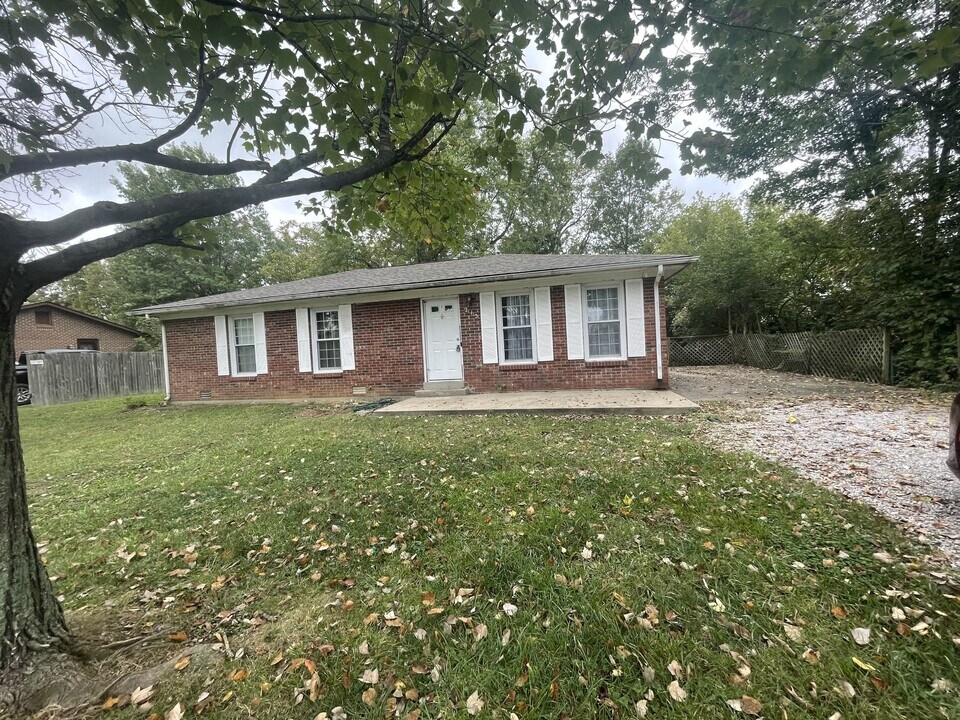 213 Jean St in Lawrenceburg, KY - Building Photo