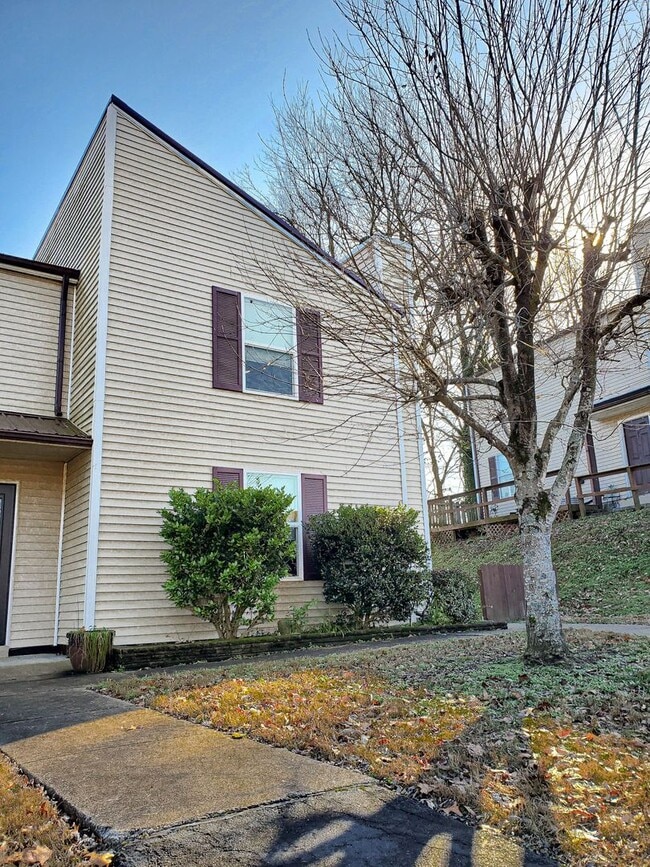 property at 921 Kingsbury Dr