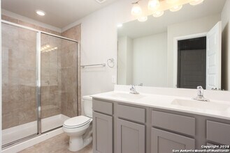 2432 Ayers Dr in Seguin, TX - Building Photo - Building Photo