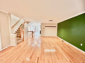 1803 Staley Manor Dr in Silver Spring, MD - Foto de edificio - Building Photo