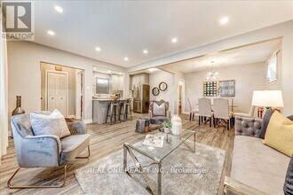 164 Ellington Dr in Toronto, ON - Building Photo - Building Photo