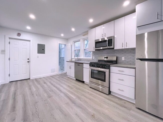 389 Monmouth St in Jersey City, NJ - Building Photo - Building Photo