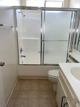 215 E Elmwood Ave in Burbank, CA - Building Photo - Building Photo