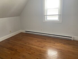 10 Delaware St, Unit 3 in Somerville, MA - Building Photo