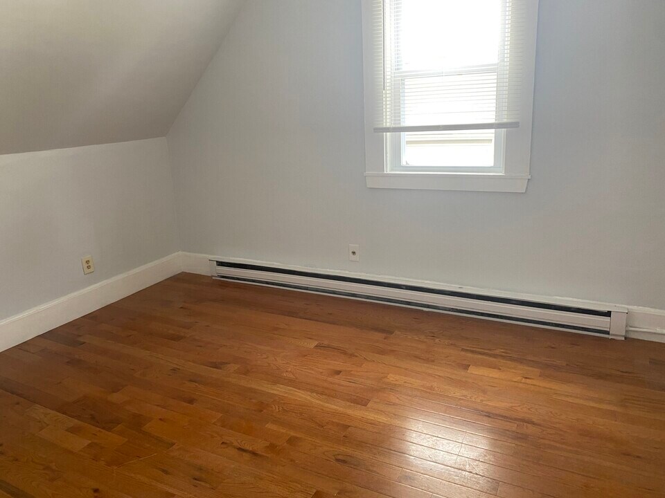 10 Delaware St, Unit 3 in Somerville, MA - Building Photo