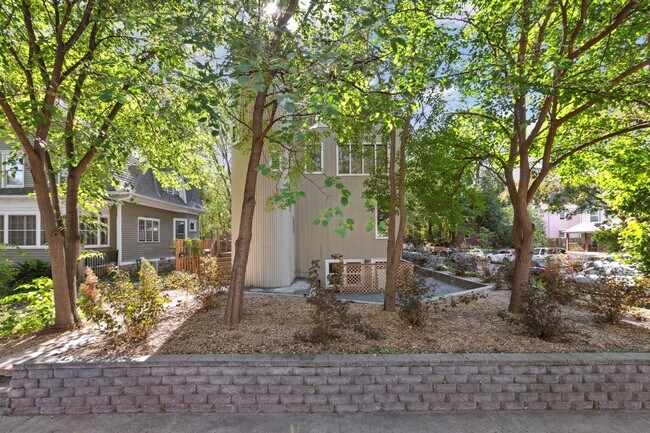 519 W 22nd St in Minneapolis, MN - Building Photo - Building Photo