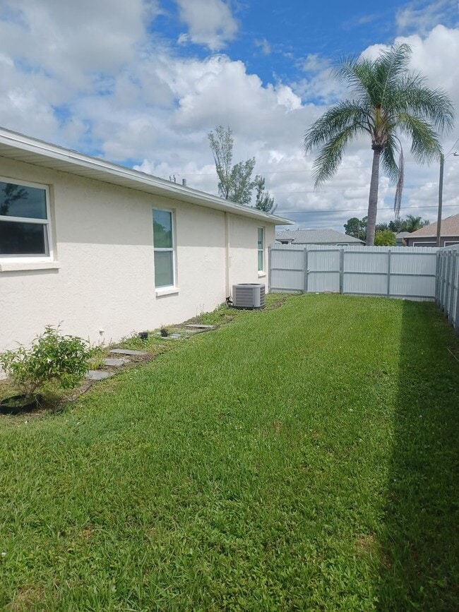 1104-1104 SW 15th Terrace in Cape Coral, FL - Building Photo - Building Photo