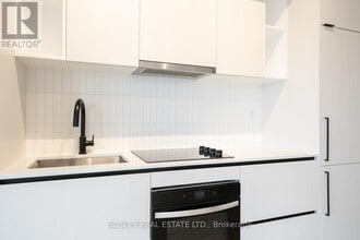 1285 Dupont St in Toronto, ON - Building Photo - Building Photo