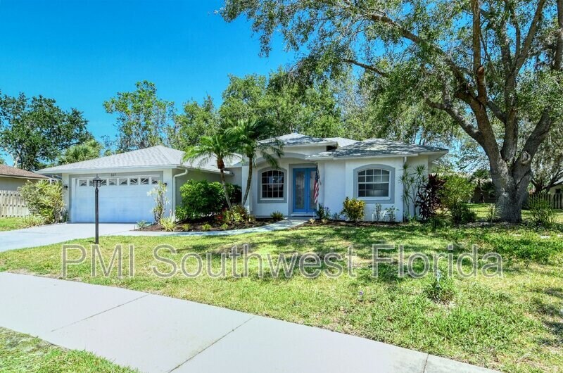 607 Oak River Ct in Osprey, FL - Building Photo