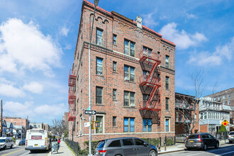 41-53 Hampton St in Flushing, NY - Foto de edificio - Building Photo