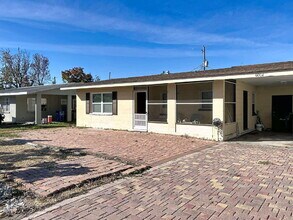 6002 Lords Ave in Sarasota, FL - Building Photo - Building Photo