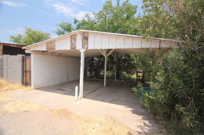 Flower Duplexes in Phoenix, AZ - Building Photo - Building Photo